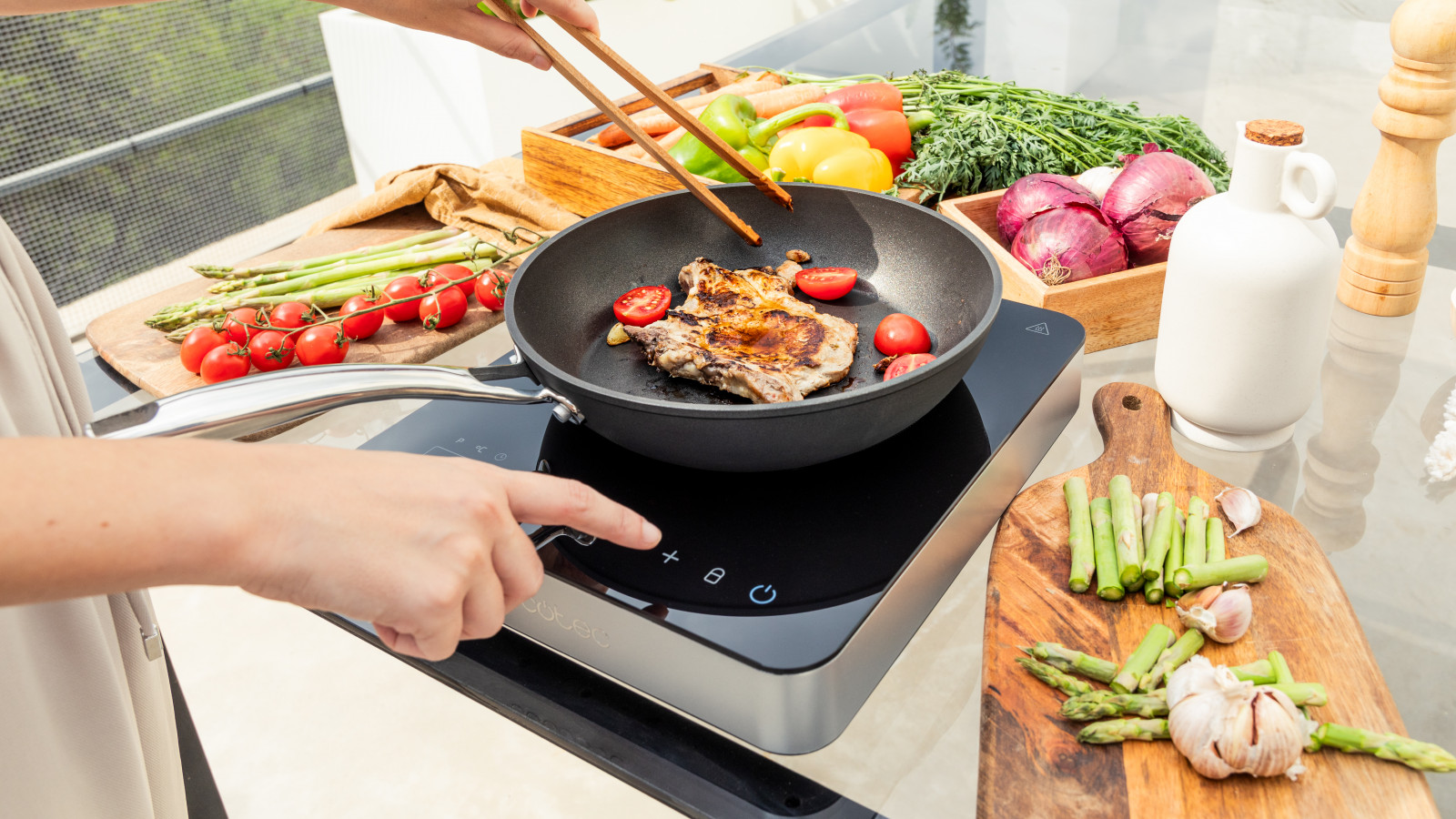 10 niveles de potencia para adaptarse a diferentes tipos de recetas y necesidades de cocción.