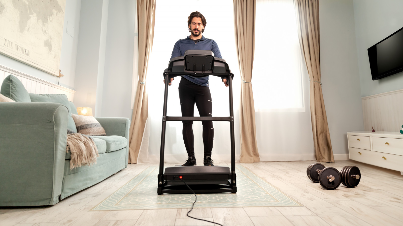 Amplia superficie de carrera: entrena con la máxima comodidad con su superficie de 120x40 cm.