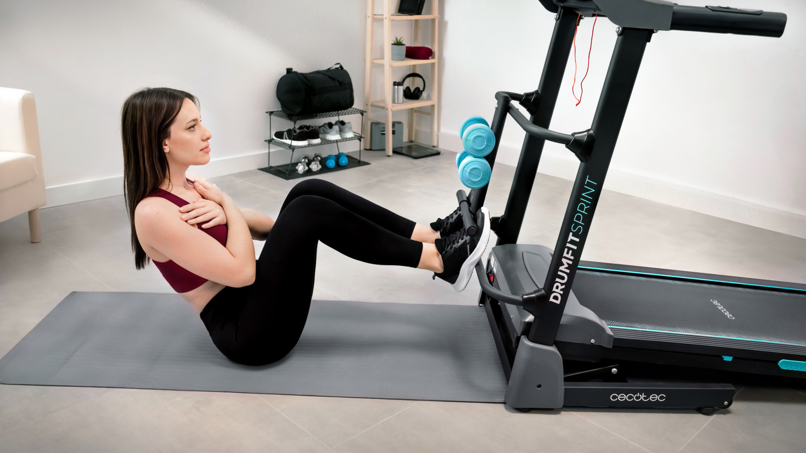 Amplia superficie de carrera: entrena con la máxima comodidad con su superficie de 130x44 cm.