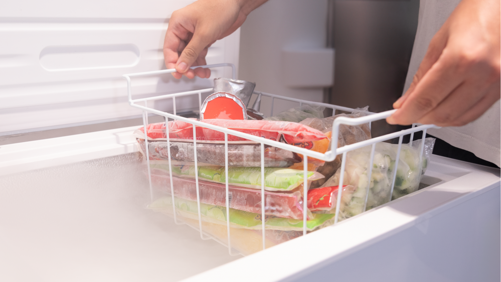 Cesta interior: optimiza el espacio y permite guardar cómodamente toda tu comida.