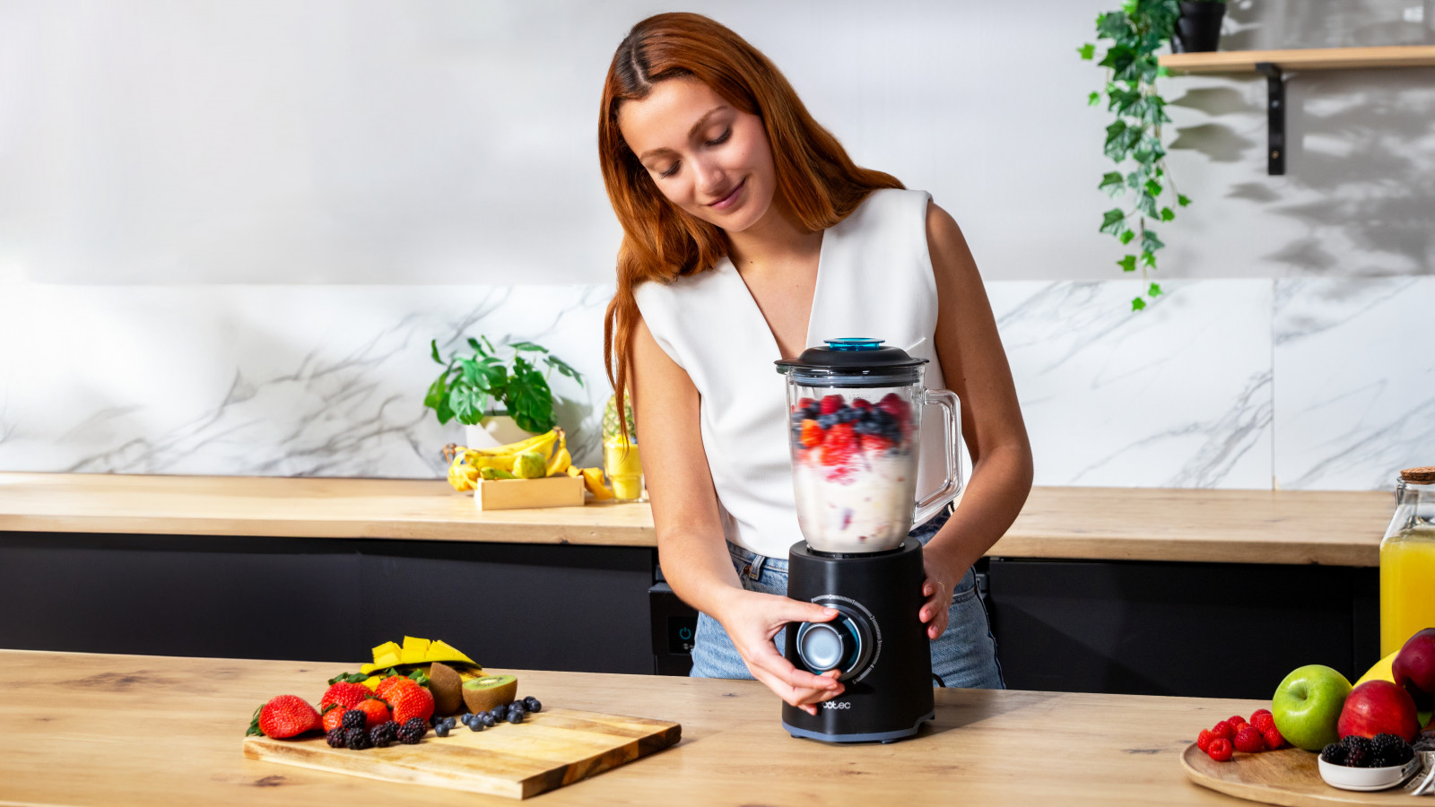 6 cuchillas diseñadas para generar un movimiento constante de los alimentos y garantizar unos resultados finos y homogéneos en poco tiempo.