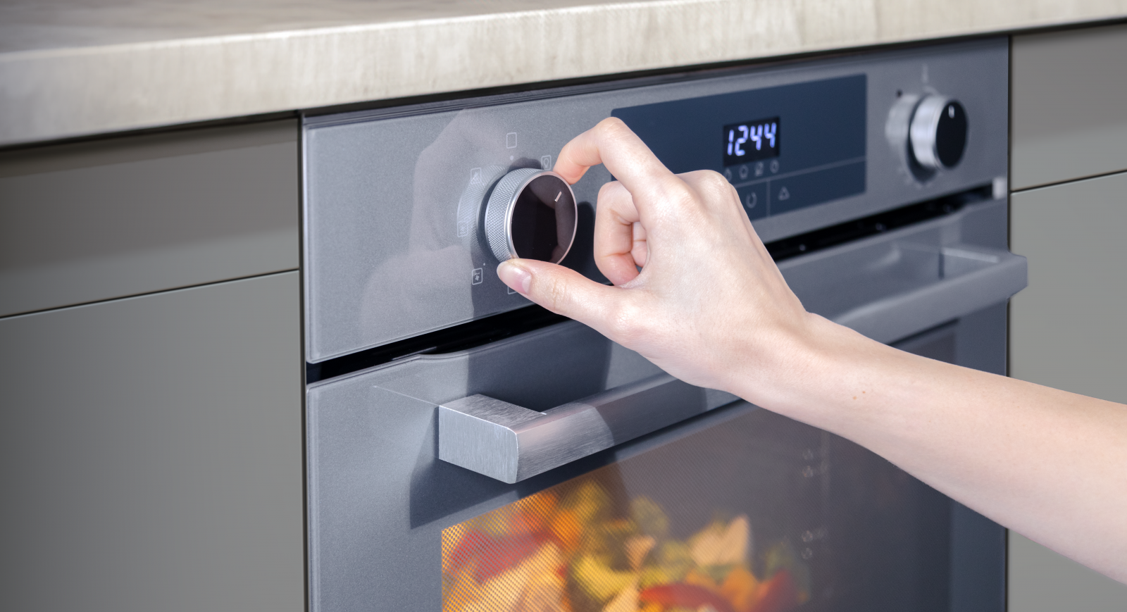 Clase energética A: ahorra en cada uso y reduce el consumo energético sin restar eficacia durante la cocción de tus recetas. Potencia de 2800 W: prepara todo tipo de recetas gracias a su enorme potencia.