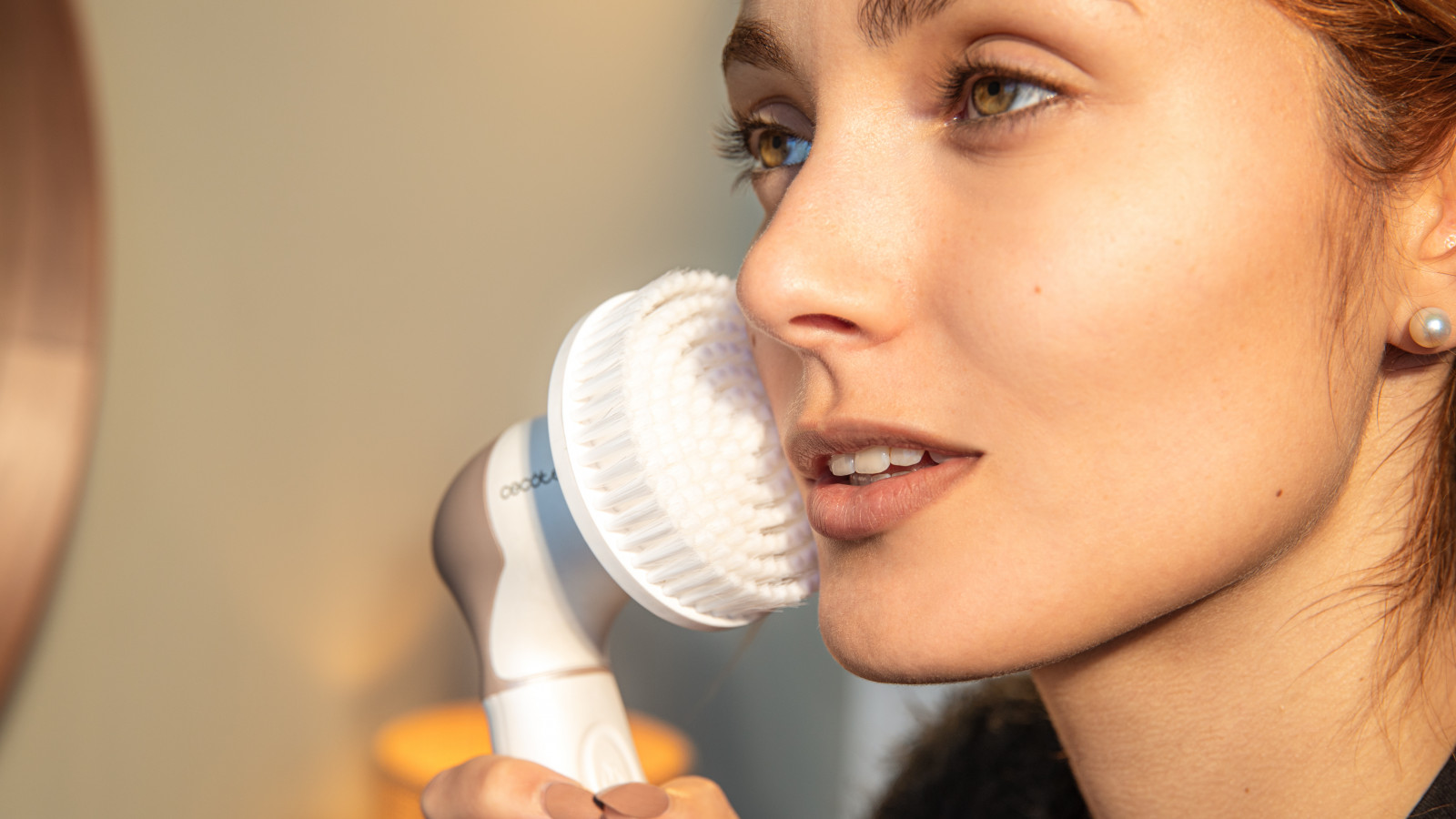Cepillo 360º: nuestro TotalClean es un cepillo con giro de 360º para una limpieza más profunda. Tiene una rotación potente y rápida, que ayuda a eliminar grasa, suciedad, residuos de maquillaje, espinillas, puntos blancos, piel muerta, acné y poros.