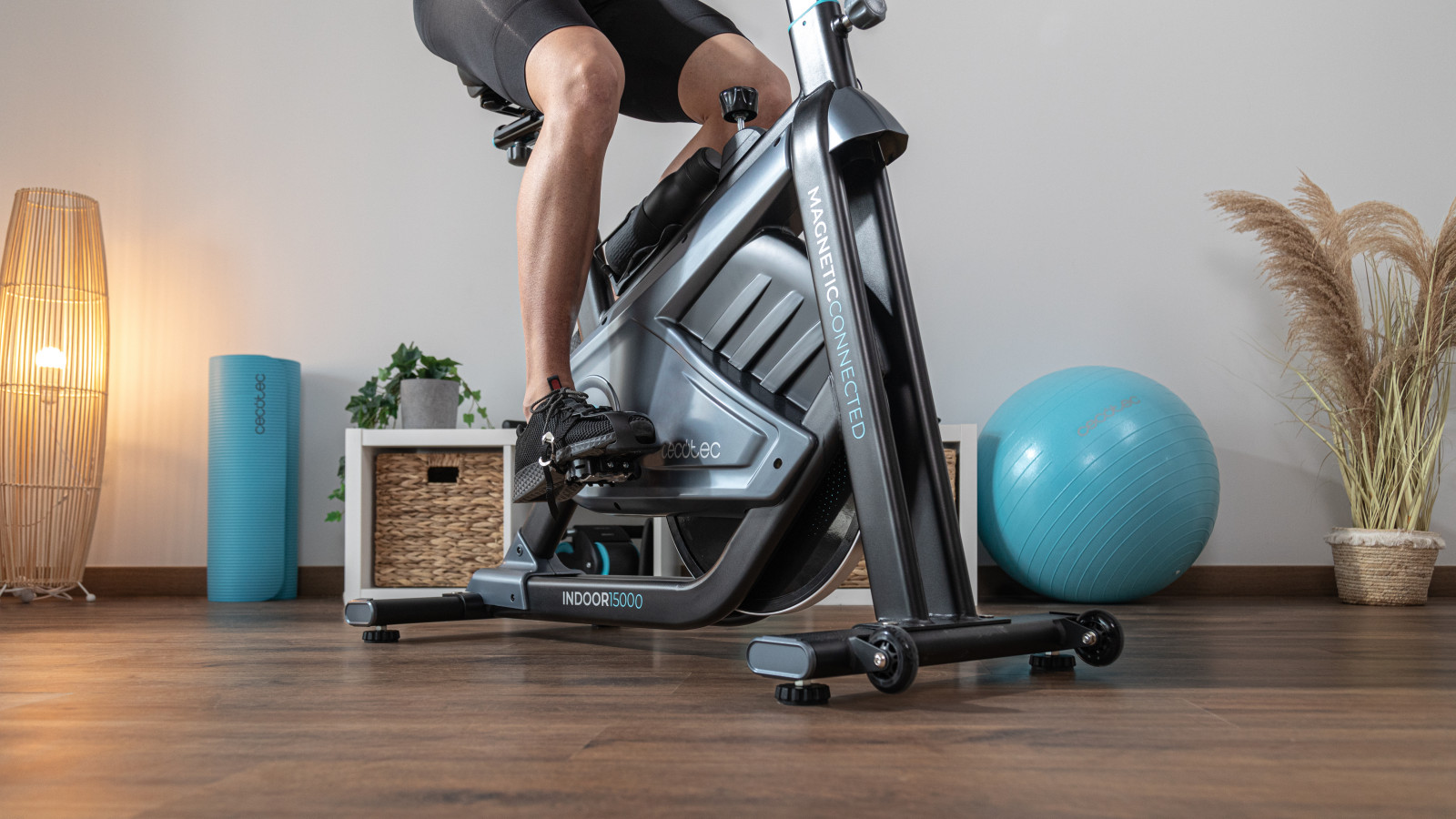 Entrenamiento fluido: volante de inercia de 15 kg con el que conseguirás un entrenamiento completamente fluido.