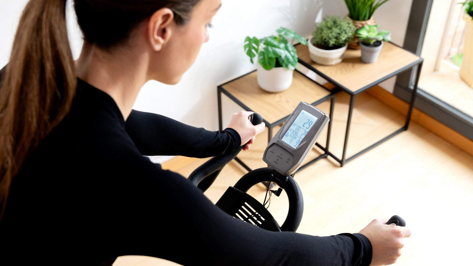 Manillar deportivo, ergonómico y antideslizante.