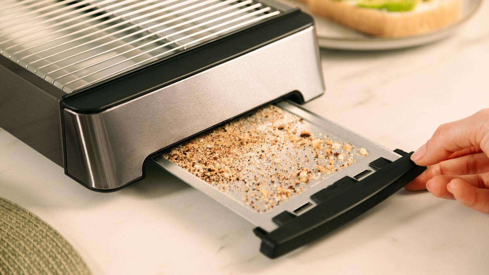 El regulador de potencia con seis niveles de tostado te permite personalizar tus tostadas exactamente como te gustan, desde un tostado ligero hasta un dorado profundo, para satisfacer tus preferencias personales.