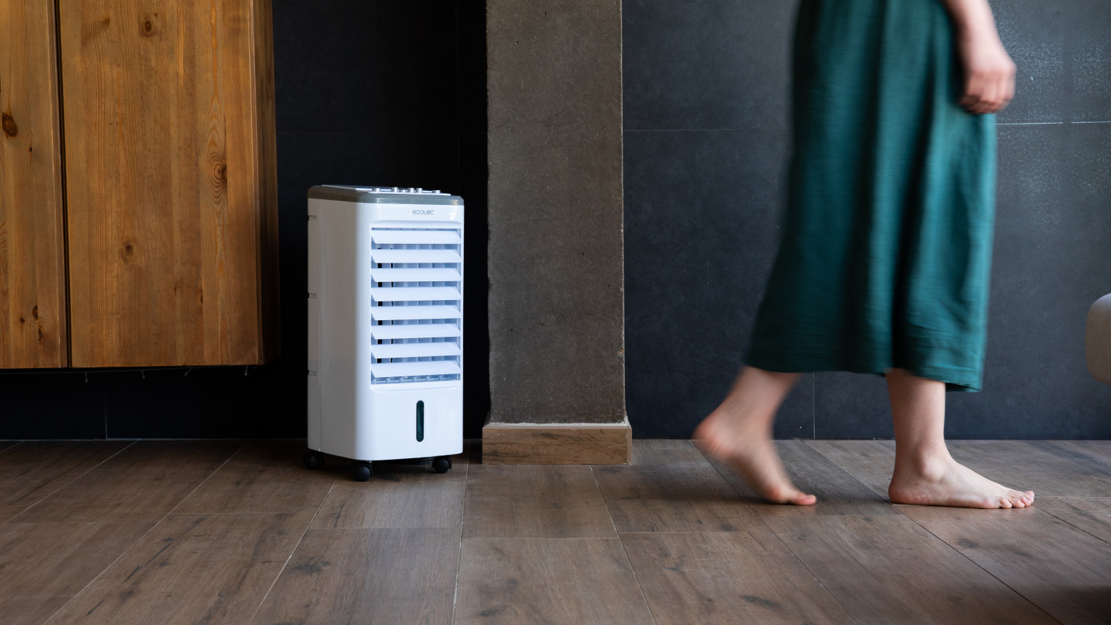 Depósito de 3,5 L: su depósito de 3,5 litros de capacidad permite un funcionamiento prolongado. 65 W: gran potencia de 65 W con la que consigue generar frescor rápidamente.