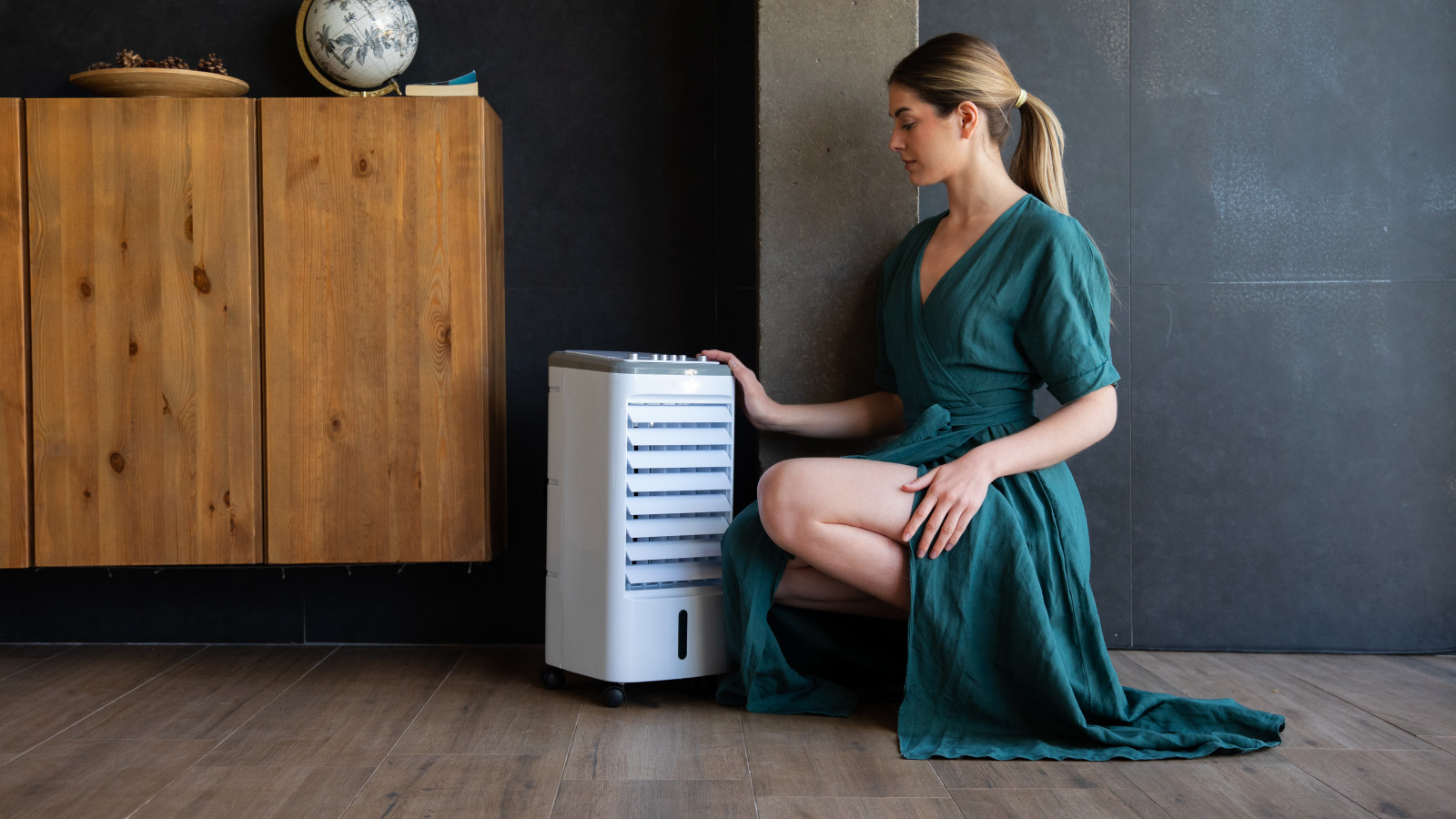 Oscilación automática de 70º: facilita la distribución del aire fresco en la estancia en la cual sea ubicado. Diseño compacto: gracias a su diseño, podrás almacenar el climatizador en cualquier lugar de tu casa.
