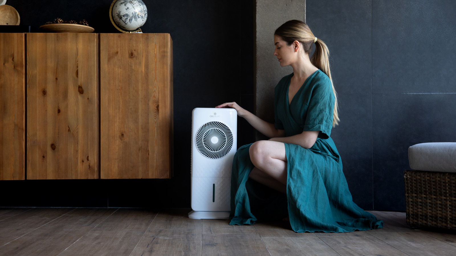 Oscilación automática de 70º: facilita la distribución del aire fresco en la estancia en la cual sea ubicado. Diseño compacto: gracias a su diseño, podrás almacenar el climatizador en cualquier lugar de tu casa.