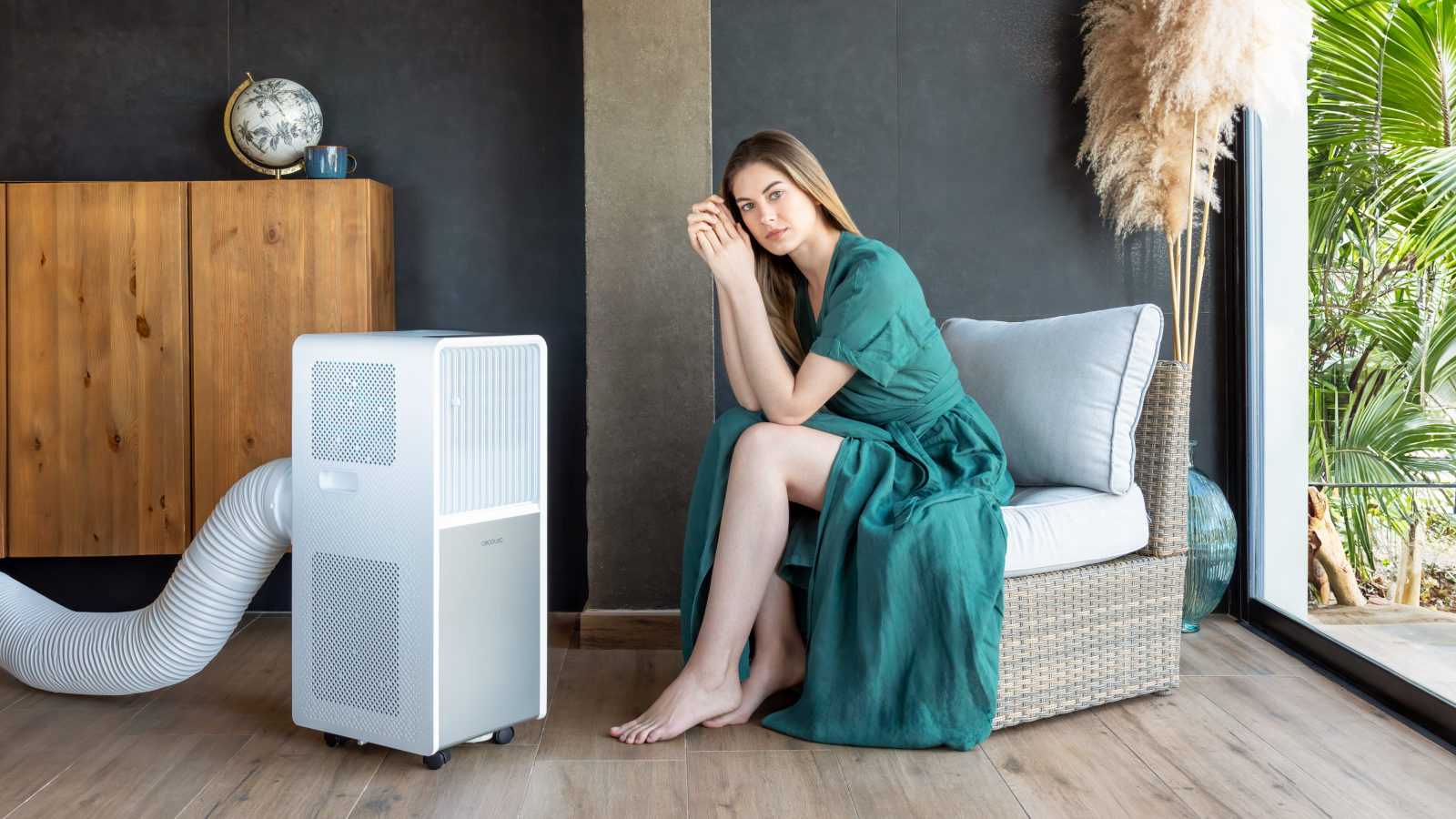 Gran capacidad: aire acondicionado portátil con una capacidad de enfriamiento de 9000 BTU, equivalentes a 2250 frigorías. Dicha capacidad facilita conseguir la temperatura deseada en la estancia de manera rápida y eficaz. Su gran área de cobertura de 25 m² permite adaptar y modificar la temperatura de la estancia a los grados deseados.