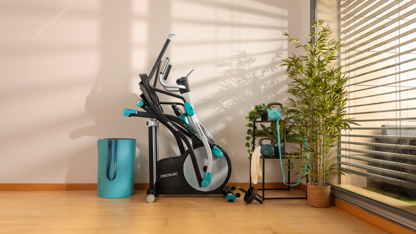 Plegado vertical: guarda la elíptica después del entrenamiento en cualquier hueco de tu hogar.