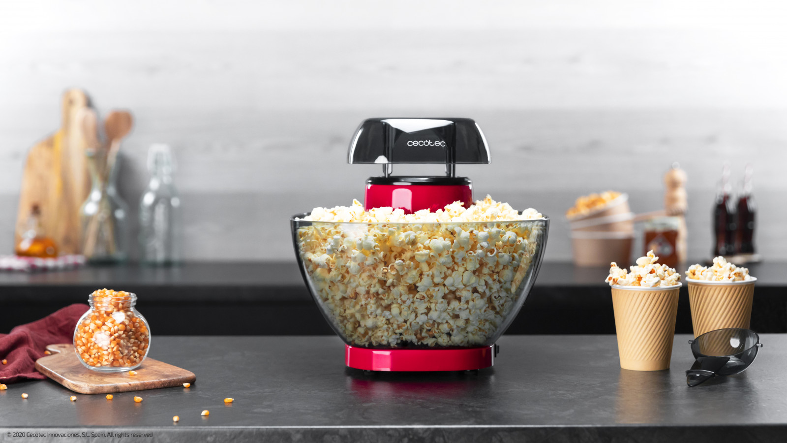 Máquina con 1200 W de potencia para hacer palomitas sanas sin necesidad de añadir aceite o mantequilla a su preparación.