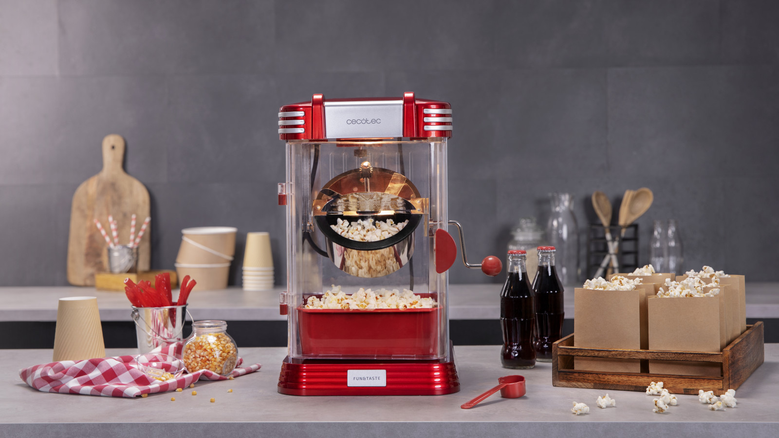 Máquina de hacer palomitas de maíz de diseño retro para hacer palomitas dulces o saladas.