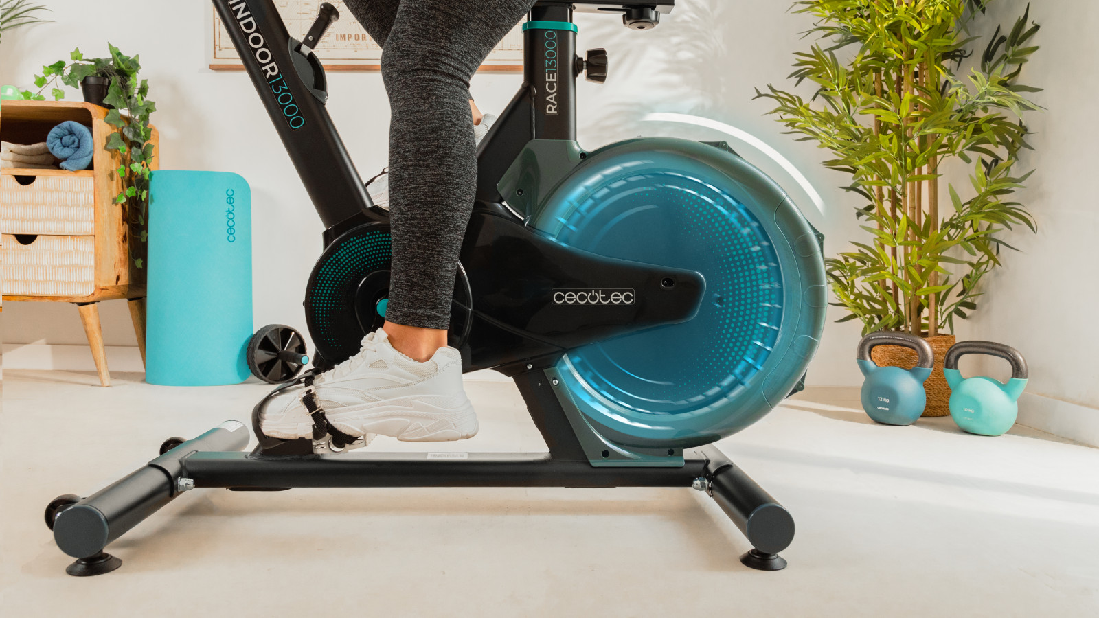 Entrenamiento fluido: su volante de inercia de 13 kg consigue un entrenamiento completo y perfectamente fluido.