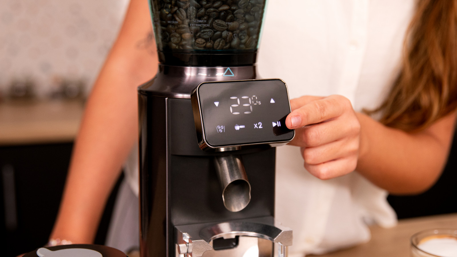 Sistema de muelas cónicas: aprovecha al máximo los granos de café y conserva todo el aroma del café recién molido.