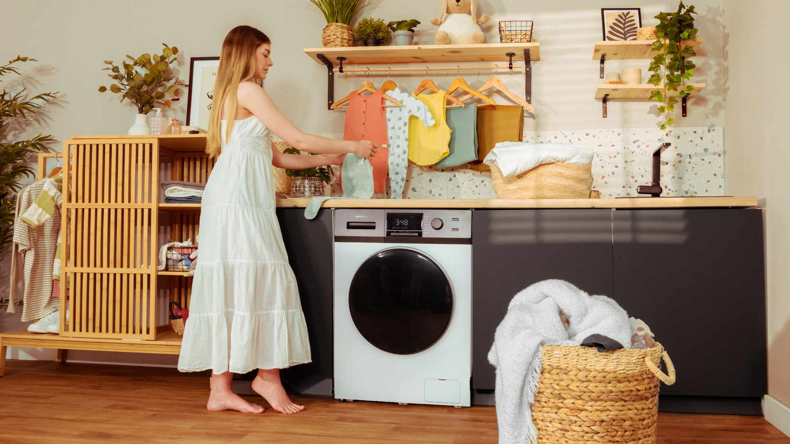 Con una capacidad de 7 kg, esta lavadora es ideal para familias, permitiéndote lavar grandes cantidades de ropa en un solo ciclo.