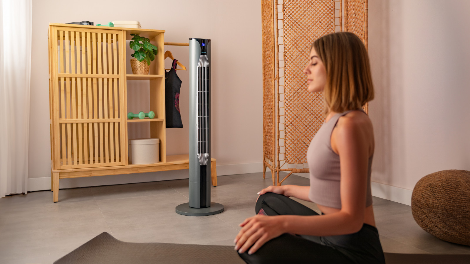 Oscilación automática de 80º: facilita la correcta distribución del aire fresco en la estancia en la cual sea ubicado. Temporizador programable: hasta un máximo de 12 horas, que permite seleccionar el tiempo de funcionamiento deseado y, tras el mismo, el ventilador se apagará de forma automática.