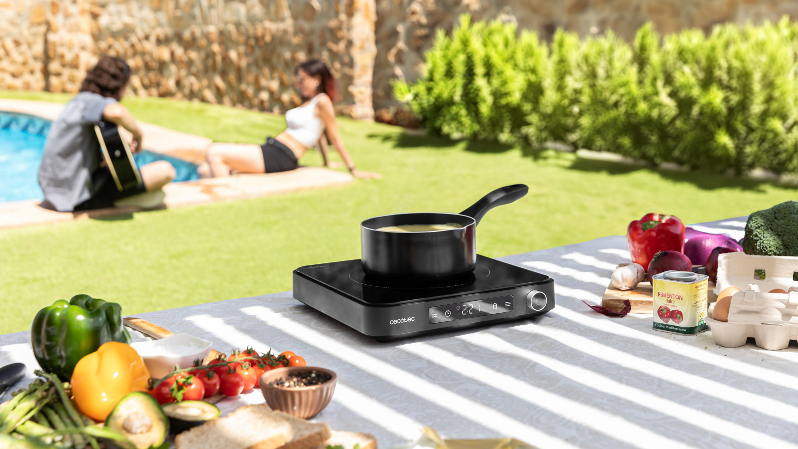 Fácil limpieza: ten la placa limpia con solo unas pasadas. No es un juguete: máxima seguridad con su bloqueo para niños. Conviértelo en grill: placa 2 en 1 que incluye accesorio grill para dotar a tus comidas de ese sabor tan especial.