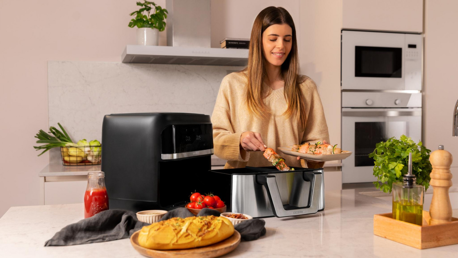 Pared divisoria móvil que permite optar por cocinar gran cantidad de alimentos con una cubeta de 9L o 2 cubetas de 4,5 L.