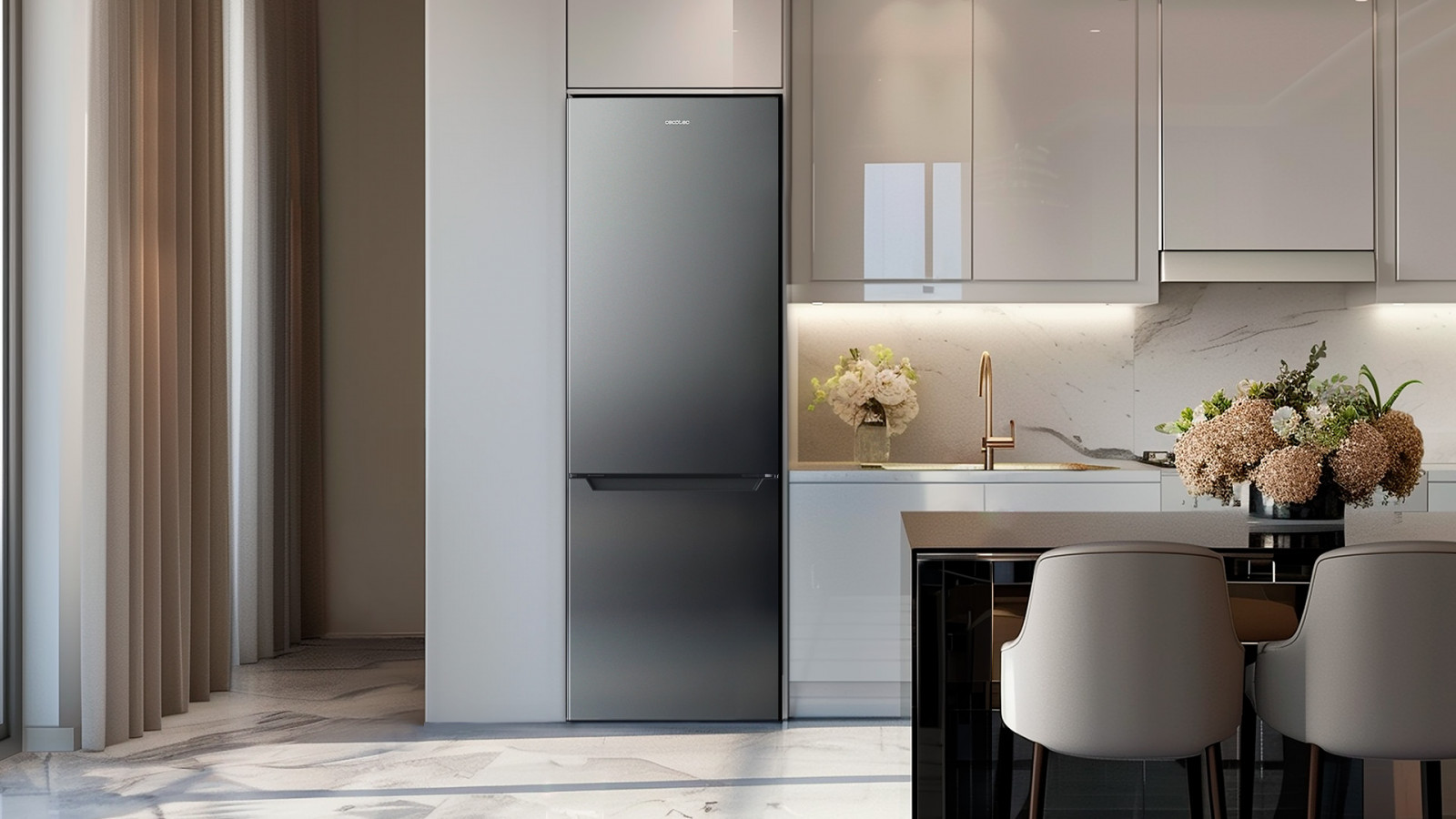 Frigorífico combi blanco con 250 L de capacidad.