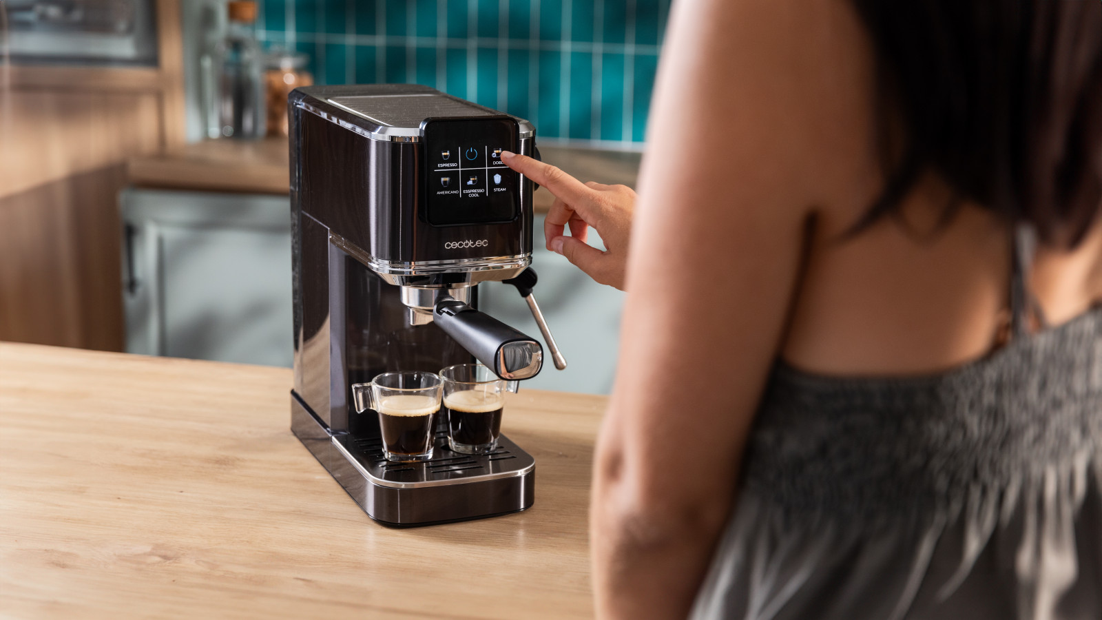 Pantalla táctil: prepara tus cafés espressos y capuchinos rápidamente gracias a la comodidad de su pantalla táctil.