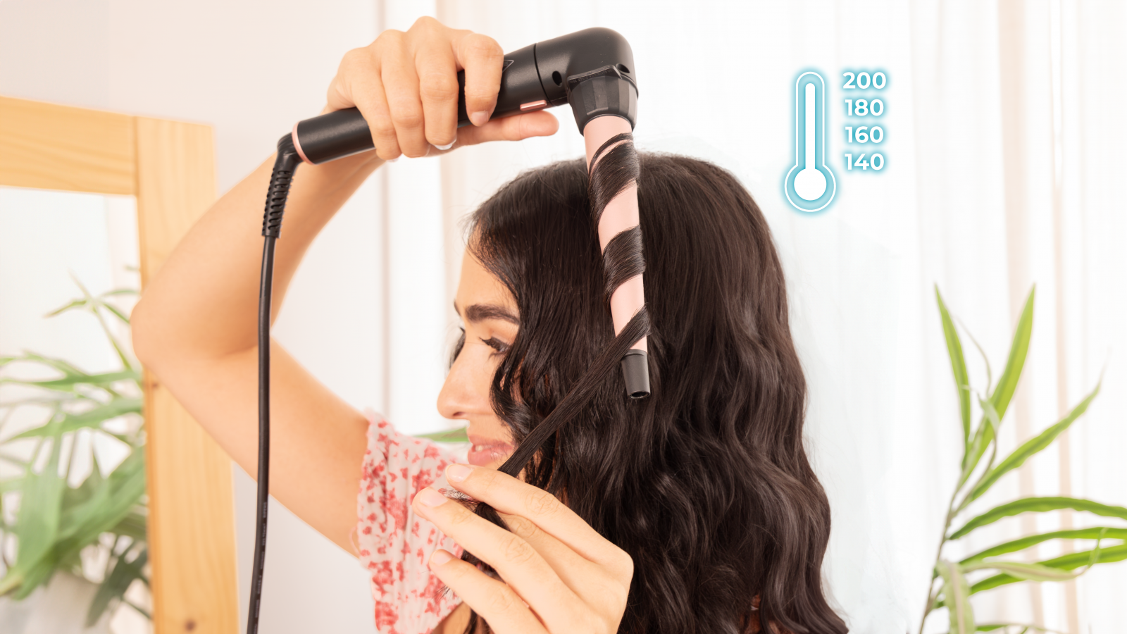 Temperatura regulable: Con un rango de temperatura ajustable de 140 a 200ºC, puedes personalizar el calor según tu tipo de cabello y el estilo deseado, asegurando resultados óptimos y duraderos. Cable 360º: comodidad de uso gracias a su cable con giro 360º