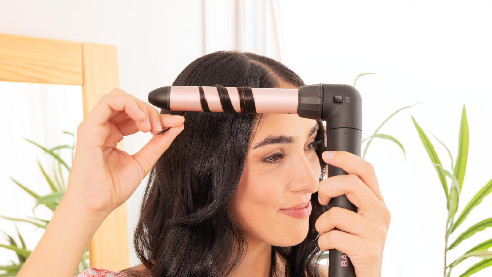 Accesorios incluidos: Viene con un guante térmico para proteger tus manos del calor, un estuche para almacenamiento y transporte conveniente, así como 2 clips para asegurar el cabello mientras trabajas en los rizos.