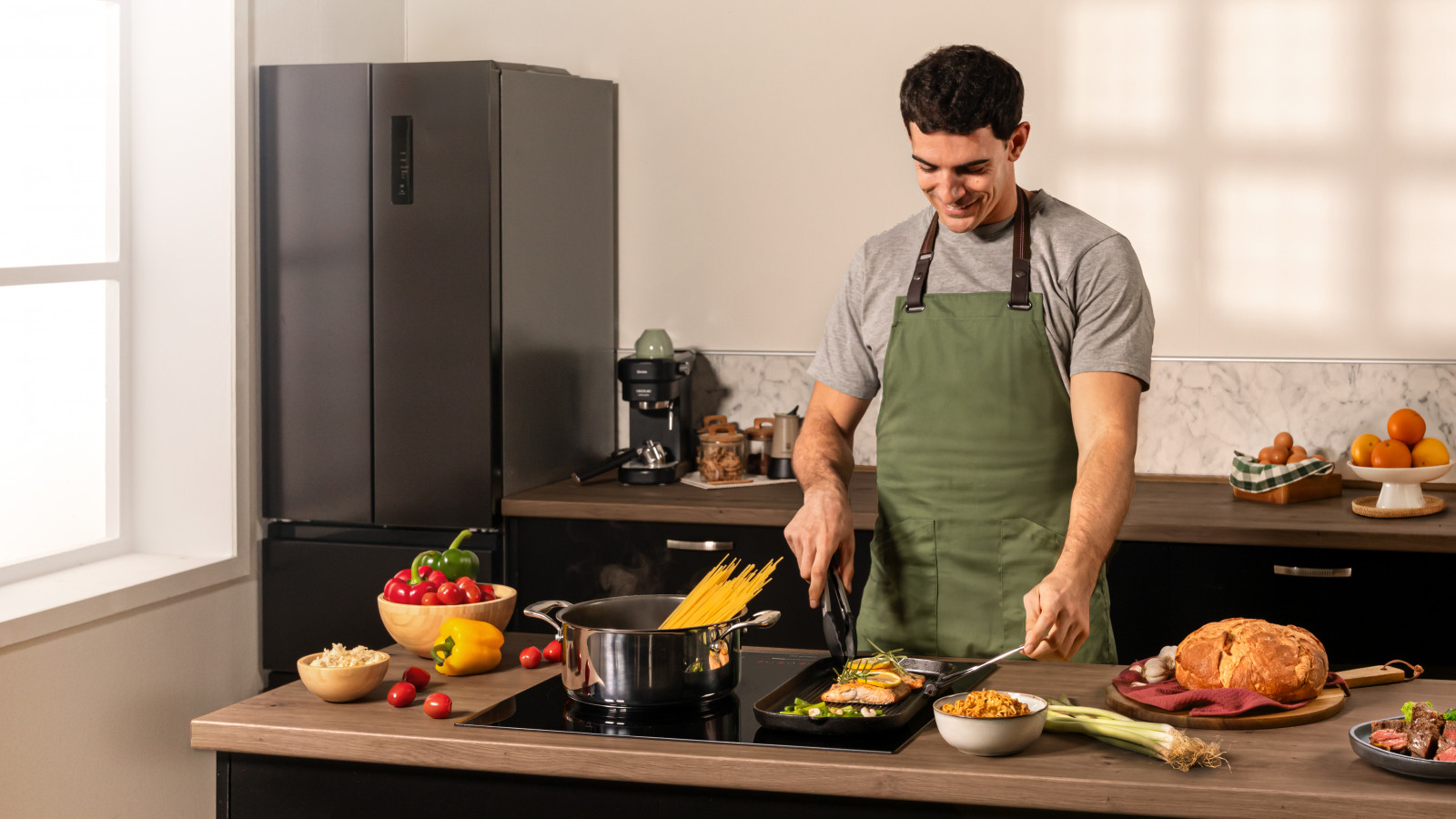 Flex Zone: sus dos fuegos pueden funcionar tanto de manera independiente como conjuntamente, con el fin de que puedas utilizar utensilios más grandes para las recetas que lo requieran.