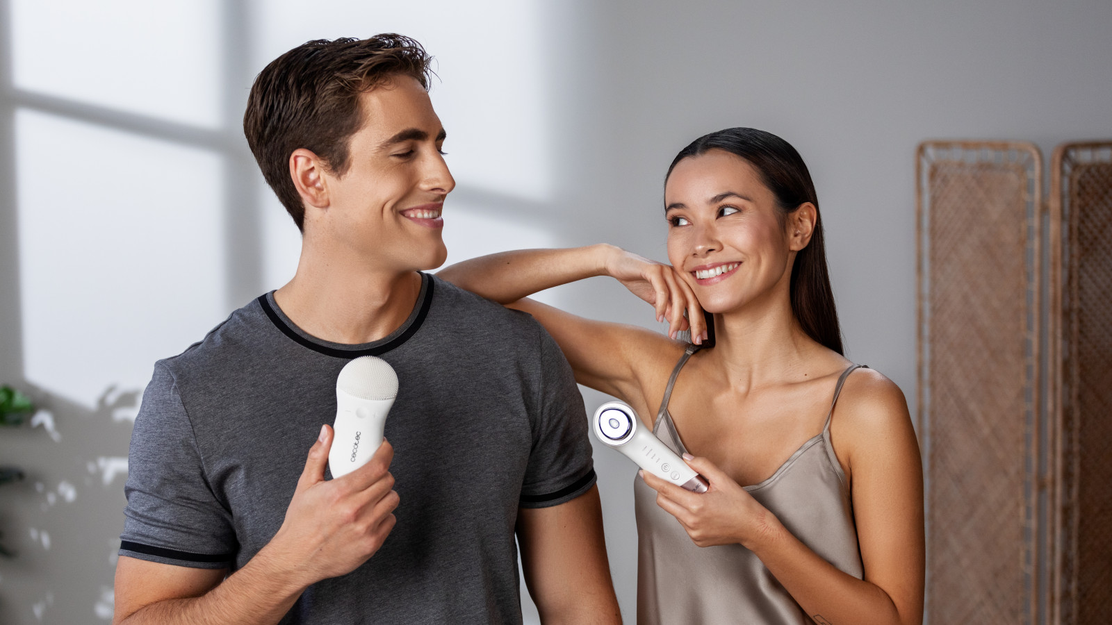 3 pasos para una piel perfecta: limpiador facial, antiojeras y masajeador facial