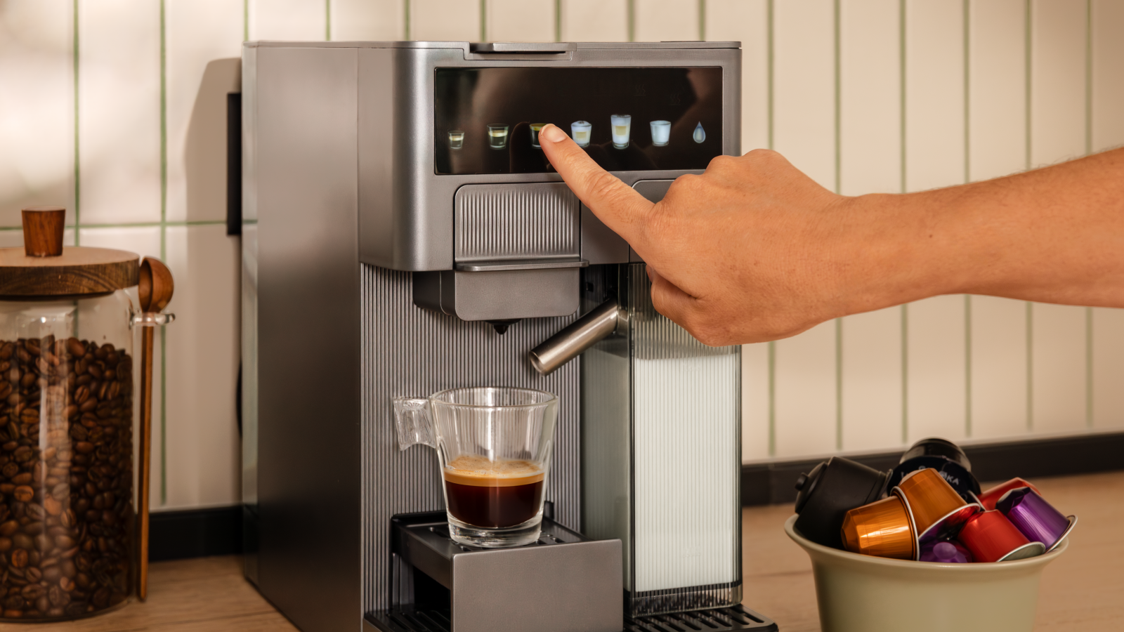 Crema y aroma únicos en cada taza. Tecnología ForceAroma de 20 bares que consigue extraer todo el sabor y máximo aroma para hacer que cada taza sea única.