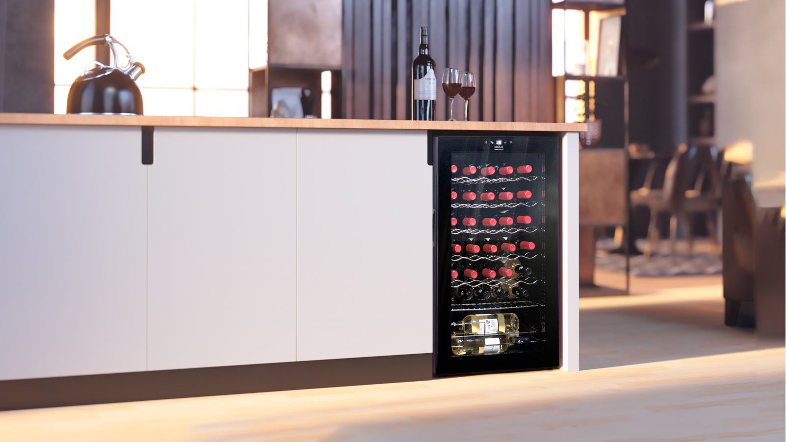 Guarda tus vinos sin problemas gracias a su gran capacidad de 80 litros, ideal para 34 botellas.