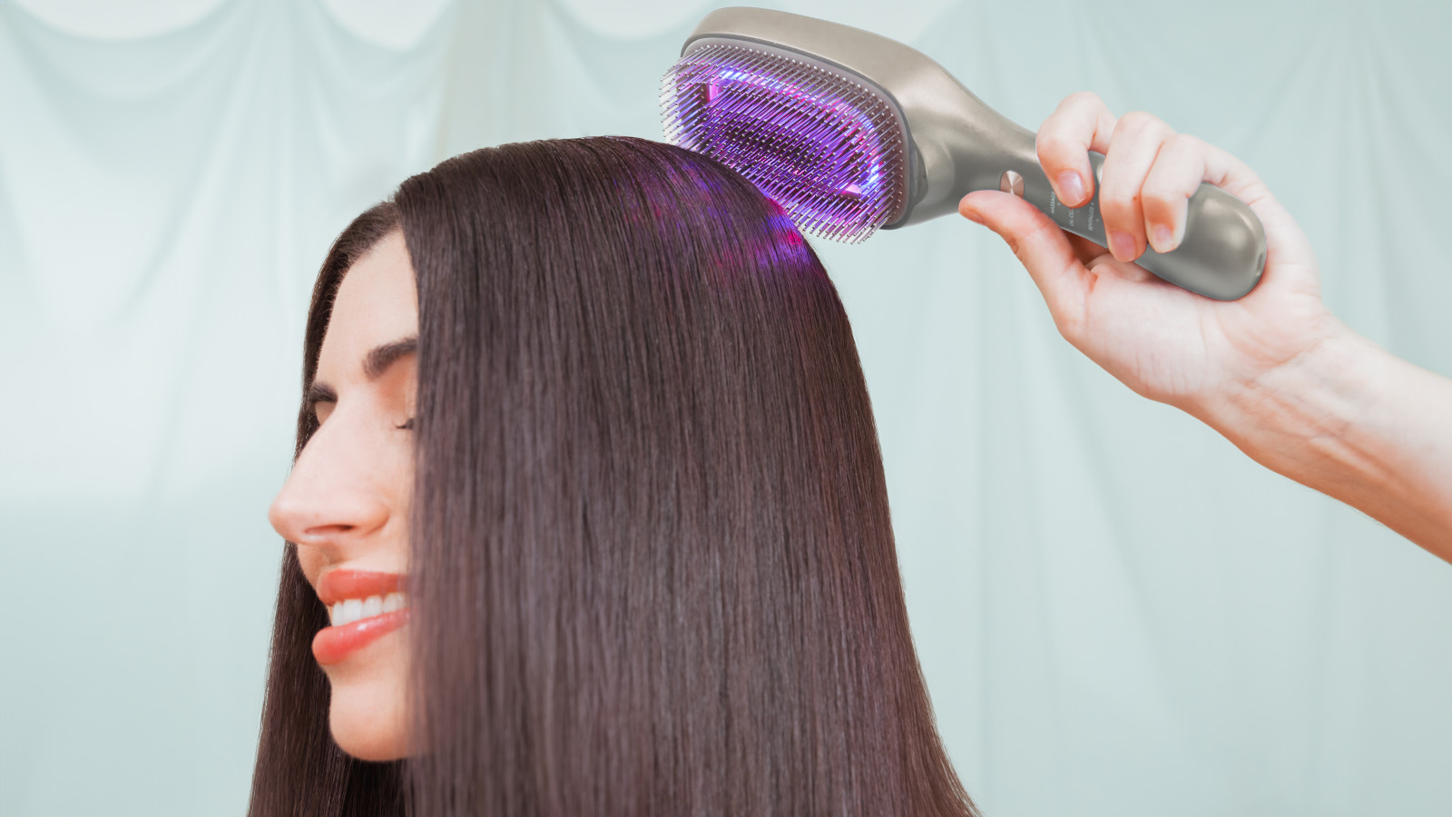 Cinco tecnologías innovadoras en un solo cepillo: Este cepillo multifuncional integra cinco tecnologías revolucionarias que se dividen en cuatro modos distintos: Massage, Oil Control, Revitalize y All-in-one.
