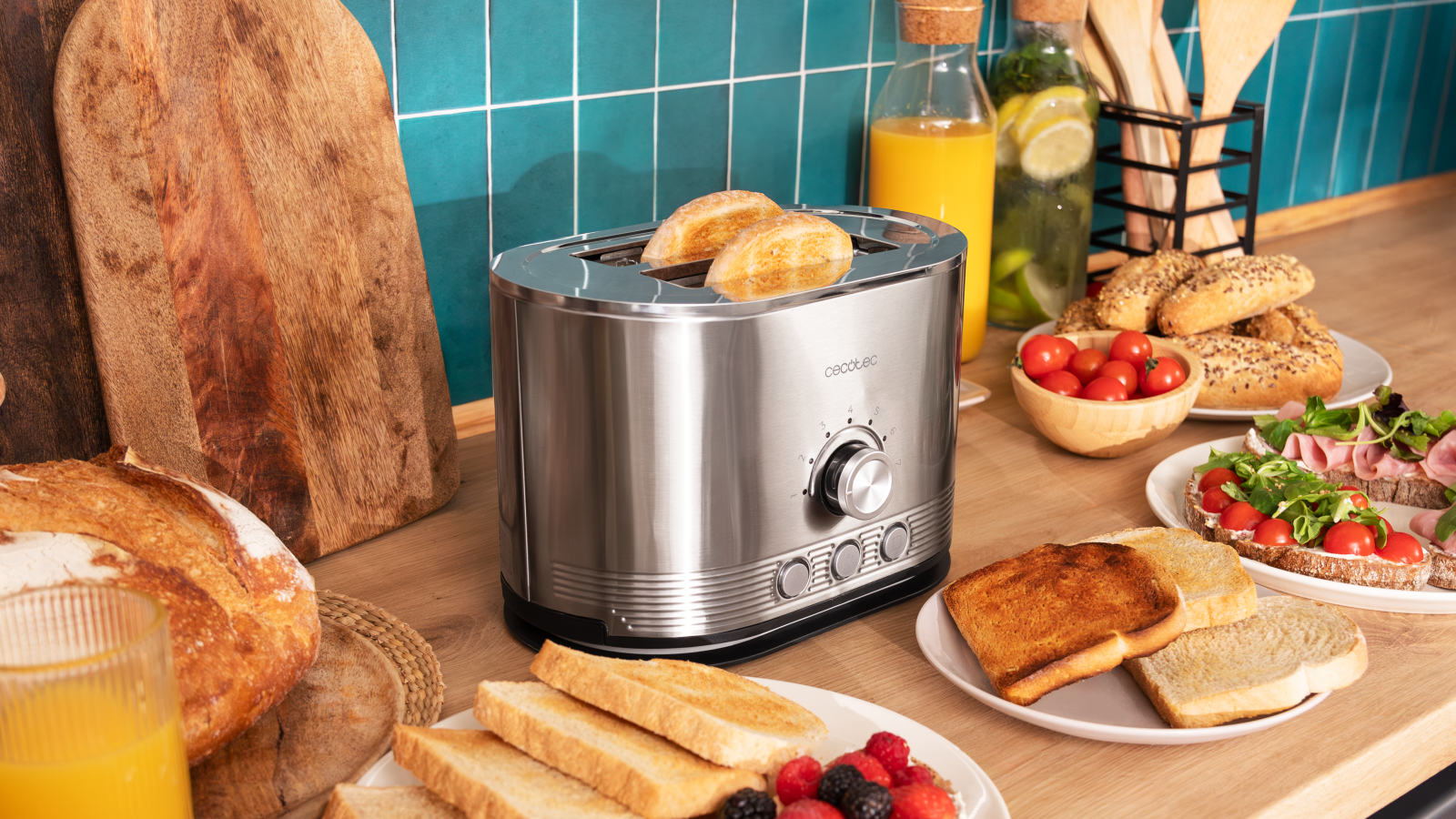 El diseño con acabados en acero inoxidable no solo agrega un toque de estilo moderno a la cocina, sino que también garantiza durabilidad a largo plazo, brindando una apariencia elegante y resistente.