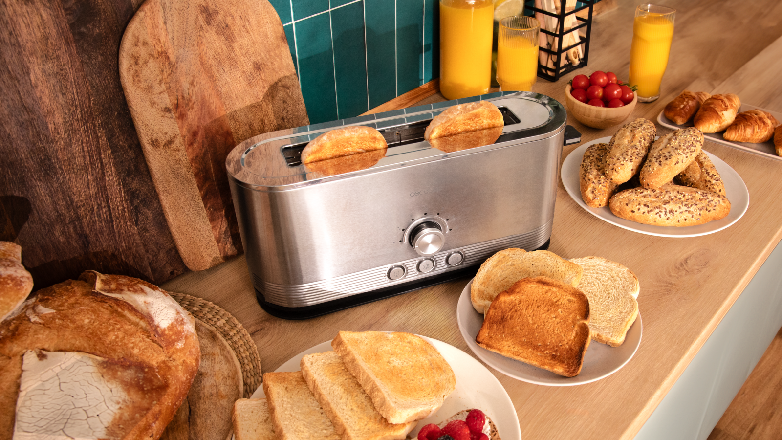El diseño con acabados en acero inoxidable no solo agrega un toque de estilo moderno a la cocina, sino que también garantiza durabilidad a largo plazo, brindando una apariencia elegante y resistente.