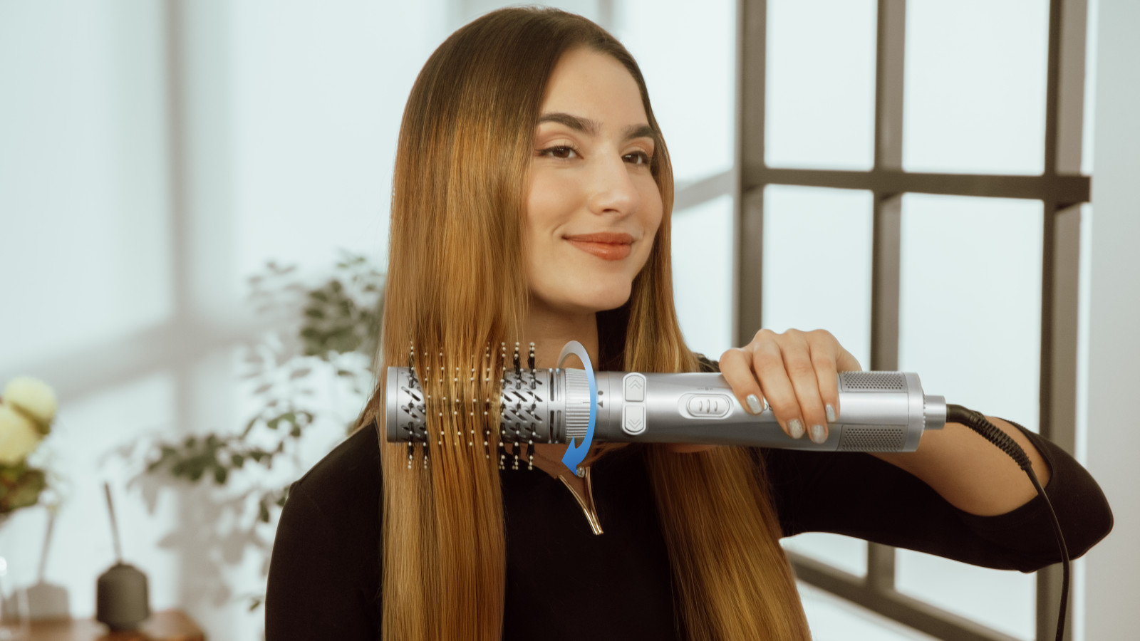 Gyro: Equipado con botones de rotación, este cepillo de aire es giratorio, lo que te permite girar el cabezal hacia la derecha o la izquierda con facilidad, simplificando el proceso de peinado y creando estilos más elaborados con mayor comodidad.
