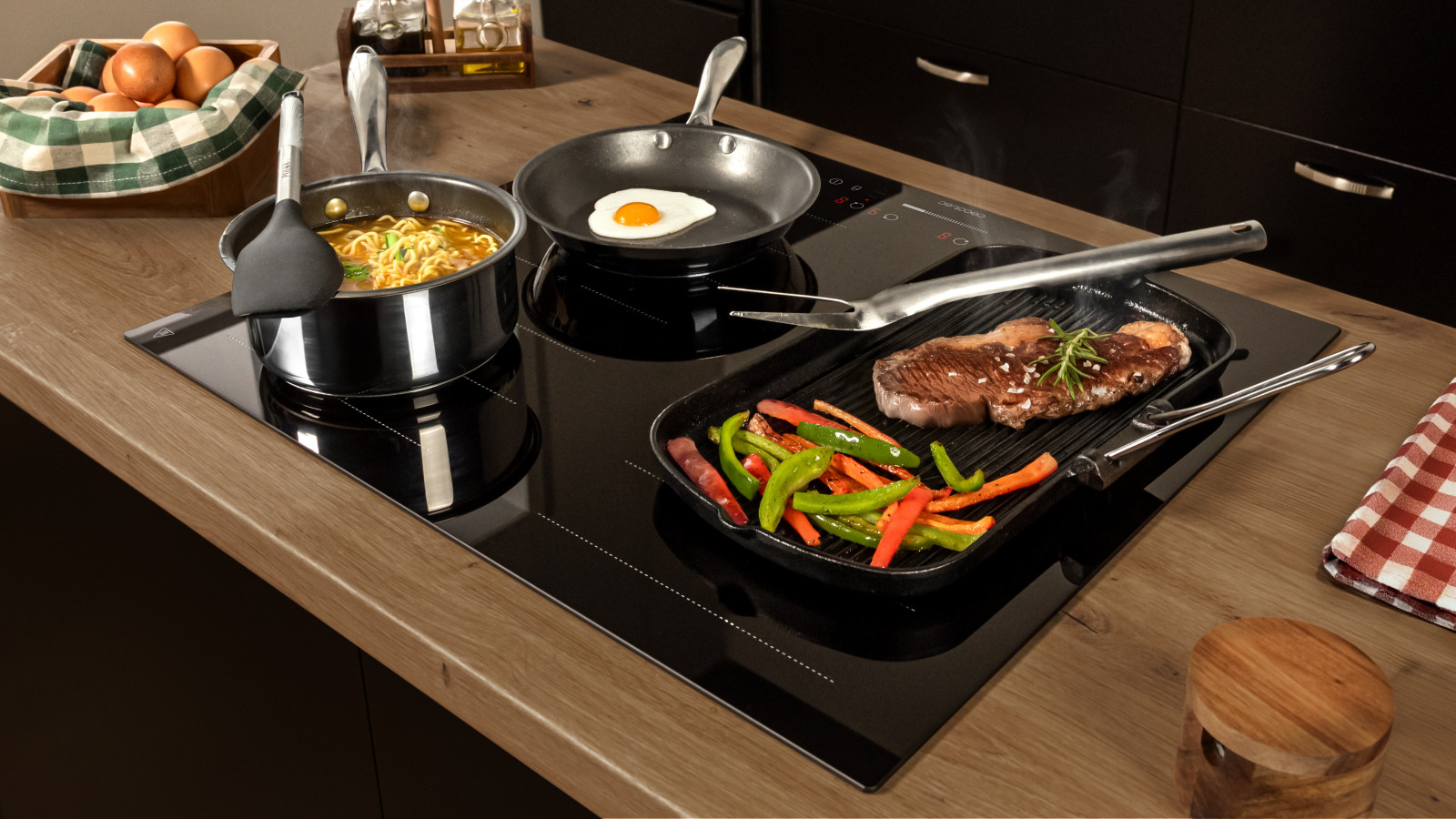 Low Power Heating: cocina a baja intensidad con una potencia constante y precisa, ideal para mantener una cocción uniforme y eficiente sin variaciones de temperatura.