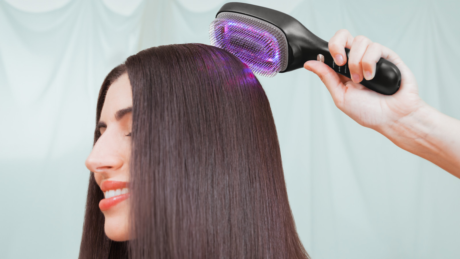 Cinco tecnologías innovadoras en un solo cepillo: Este cepillo multifuncional integra cinco tecnologías revolucionarias que se dividen en cuatro modos distintos: Massage, Oil Control, Revitalize y All-in-one. Cada modo está diseñado para abordar necesidades específicas de tu cabello y cuero cabelludo, ofreciendo una experiencia personalizada de cuidado capilar.