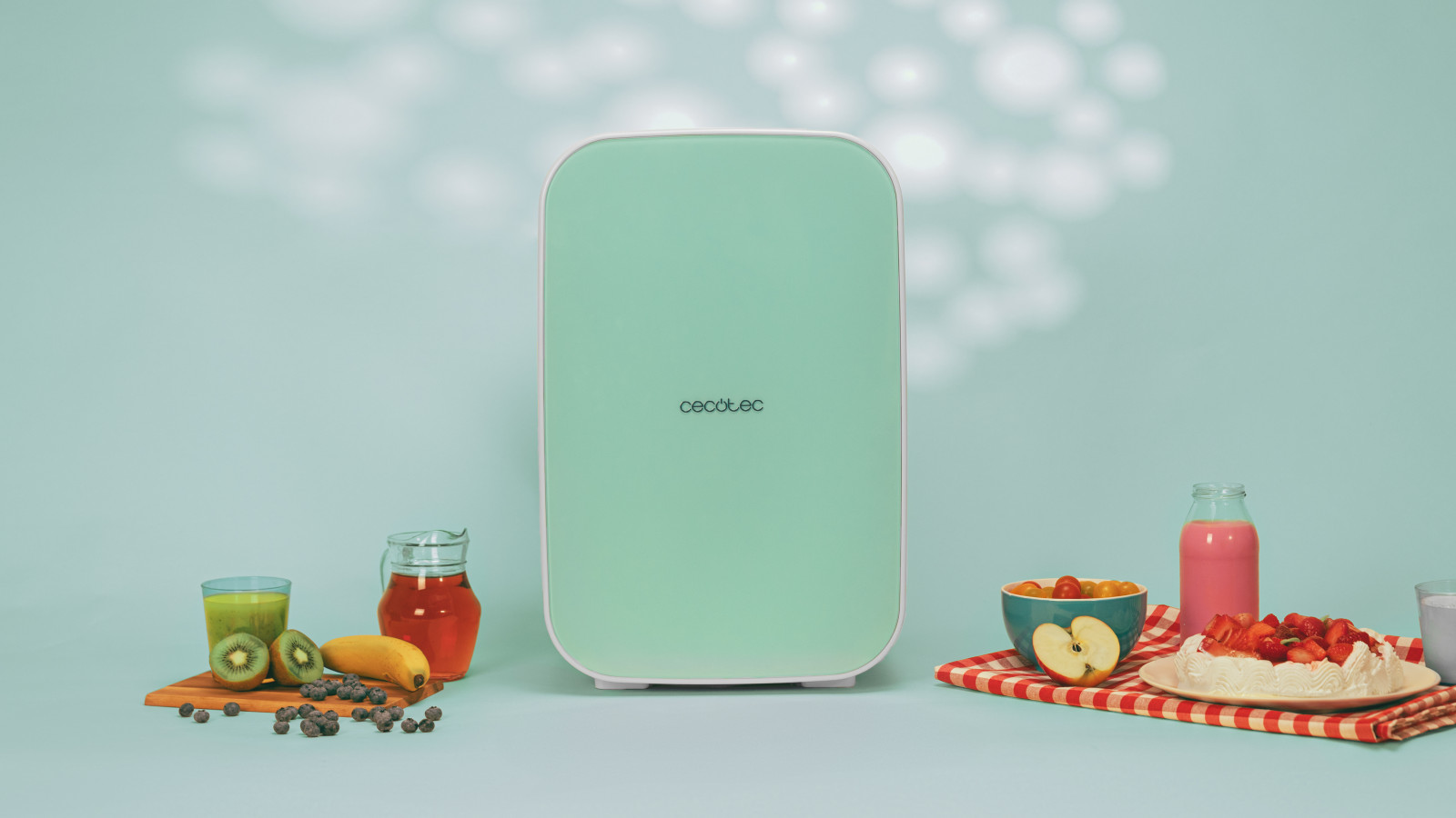 Lleva lo importante contigo: diseño compacto con 25 L de capacidad para almacenar tus alimentos y bebidas favoritas, manteniéndolos siempre a la temperatura ideal.