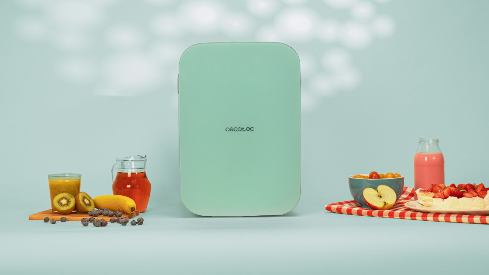 Lleva lo importante contigo: diseño compacto con 20 L de capacidad para almacenar tus alimentos y bebidas favoritas, manteniéndolos siempre a la temperatura ideal.