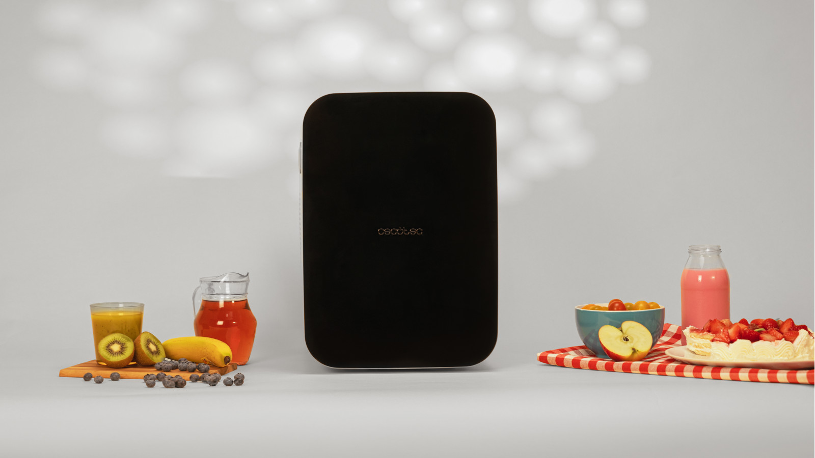 Lleva lo importante contigo: diseño compacto con 20 L de capacidad para almacenar tus alimentos y bebidas favoritas, manteniéndolos siempre a la temperatura ideal.