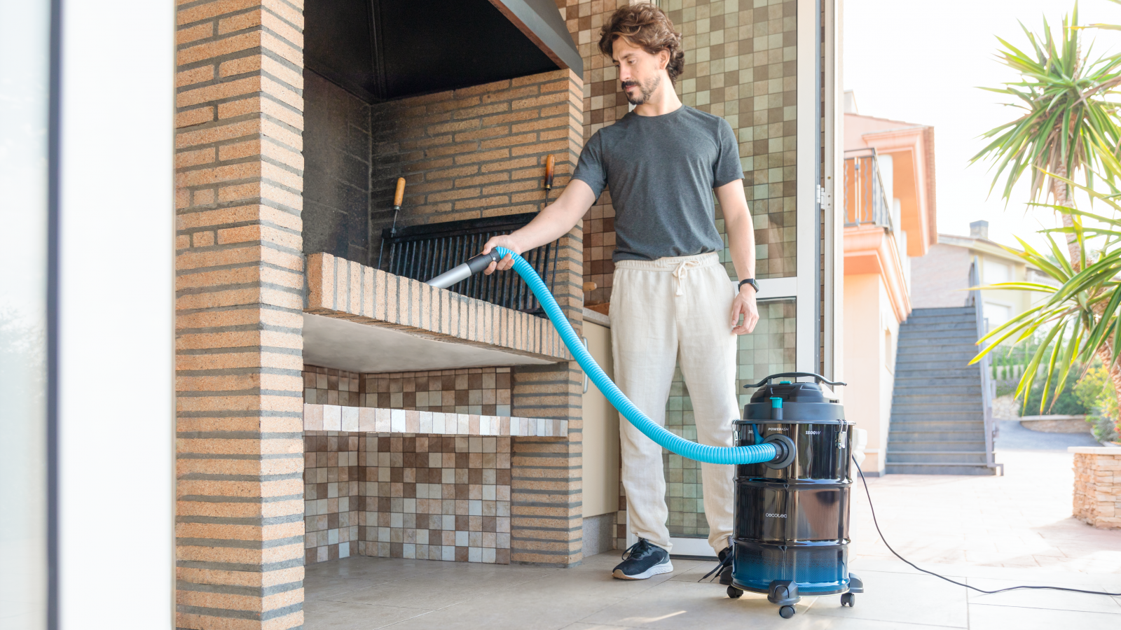 UltraPower Technology: 1500 W para un máximo poder de succión.