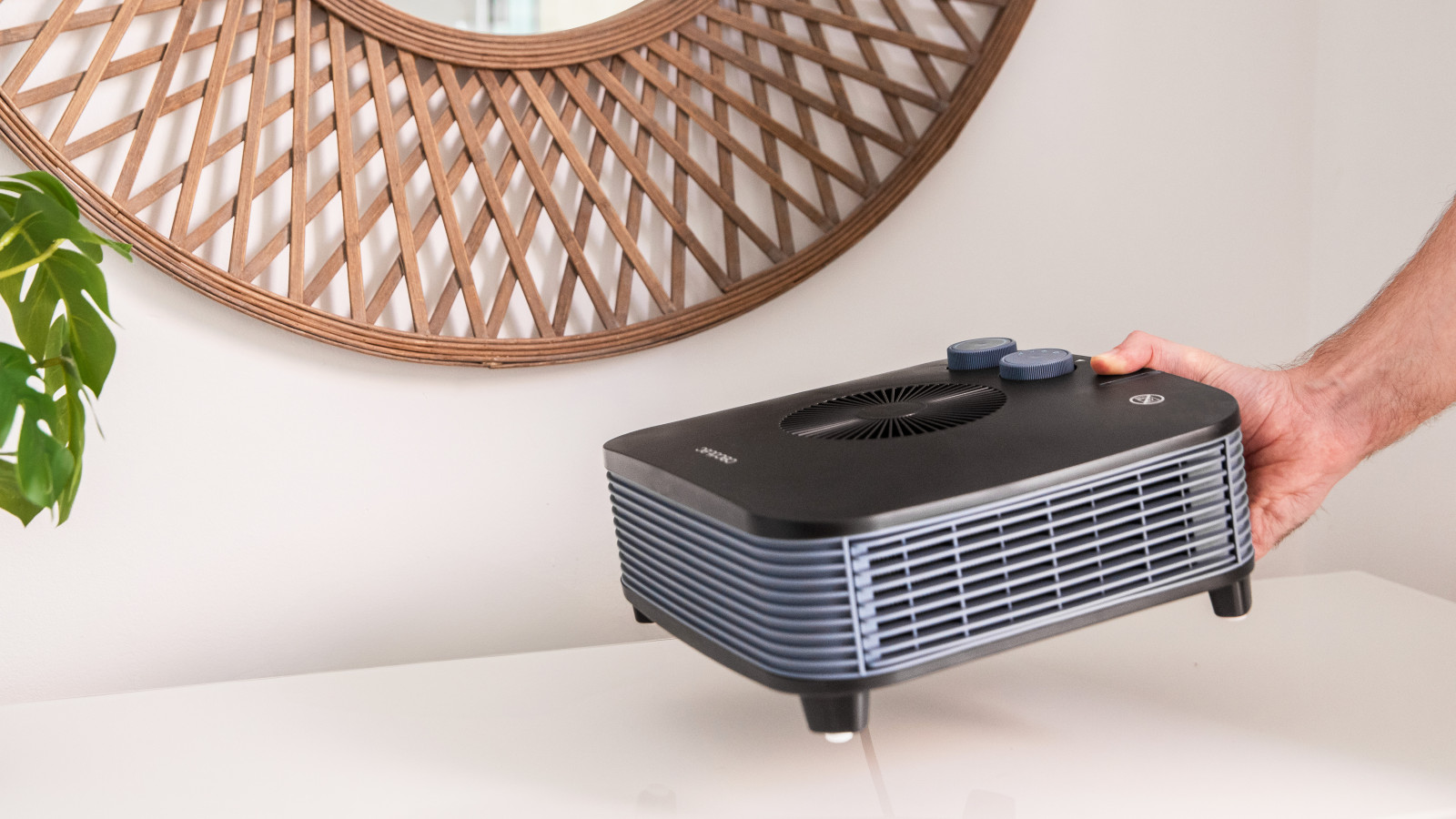 Gracias a su ligereza, el termoventilador permite ser trasladado de manera cómoda por el hogar. Además, tiene una gran estabilidad, evitando así que pueda volcarse o caerse.