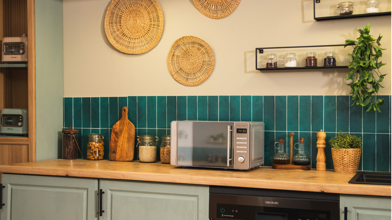 Gracias a su capacidad de 20L y su potencia de 700W con 5 niveles ajustables , proporciona un espacio suficiente y flexibilidad para adaptar cada receta a sus necesidades específicas, garantizando resultados perfectos.